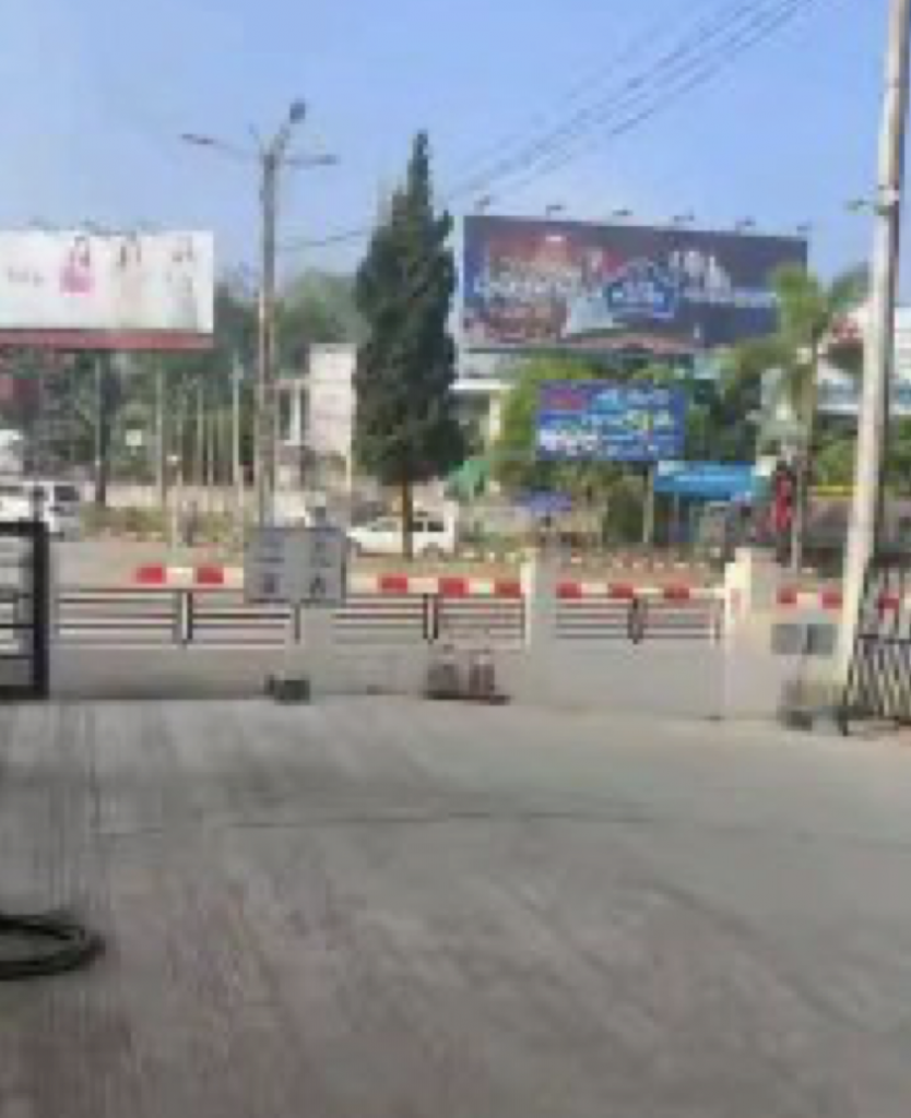 突发新闻 —— 军政府部队车队开始进入腊戍市区-百家乐规则表-百家乐技巧-百家乐策略论坛